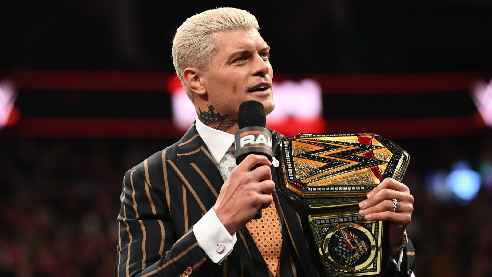 Cody Rhodes se burla de hacer una entrevista como notorio ex personaje de la WWE