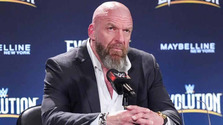 Detalles detrás del escenario sobre las cámaras de WWE Unreal disparando detrás del escenario en WWE SummerSlam