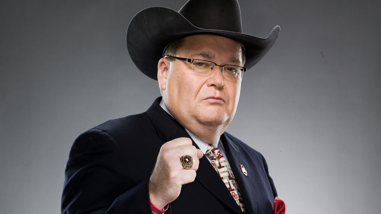 El comentarista AEW Jim Ross proporciona una actualización de salud después de una reciente cirugía de reemplazo de cadera