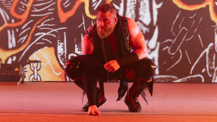 El ex campeón de AEW World Trios, amigo Matthews, se somete a una cirugía para reparar el tobillo lesionado