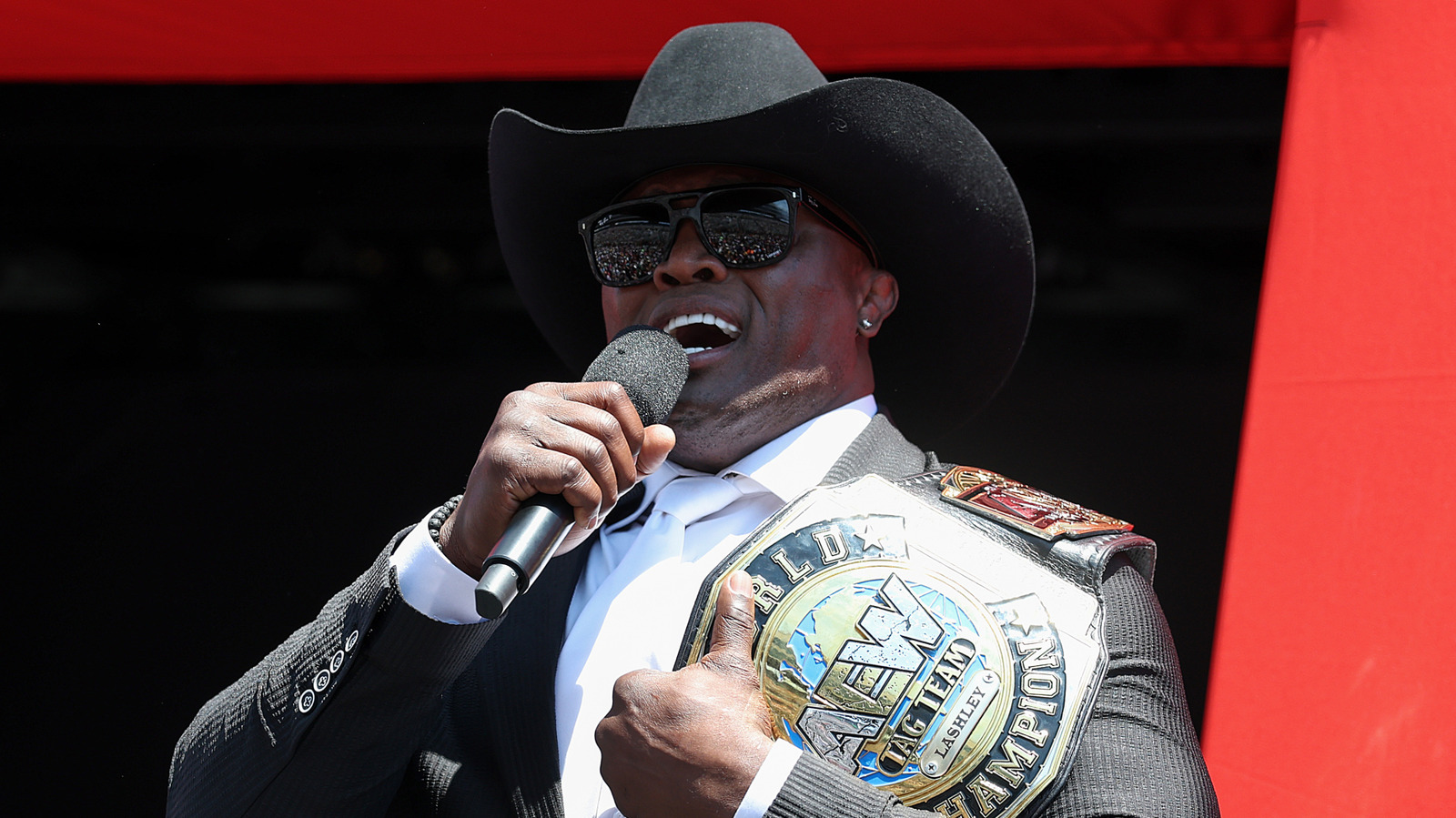 El papel de servicio militar de Bobby Lashley se ajusta absolutamente a su personalidad