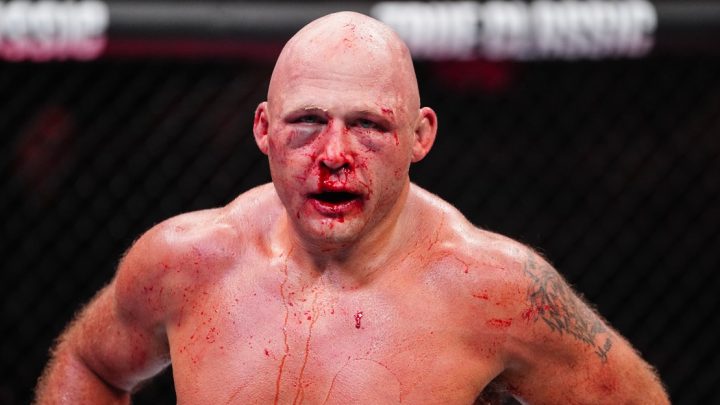 El peso pesado de UFC acepta una suspensión de 1 año por violación de dopaje