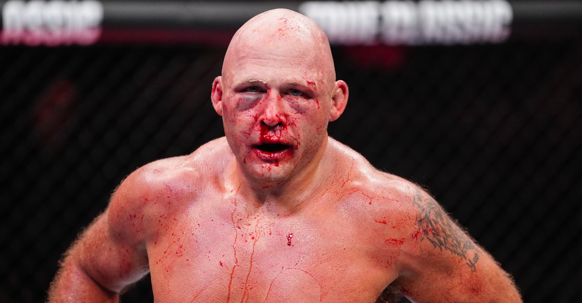 El peso pesado de UFC acepta una suspensión de 1 año por violación de dopaje