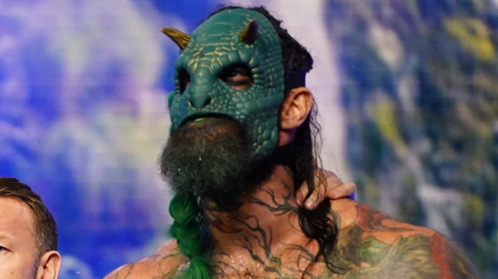 Especulación detrás del escenario sobre la posible devolución del ex campeón de TNT en los talones de Luchasaurus