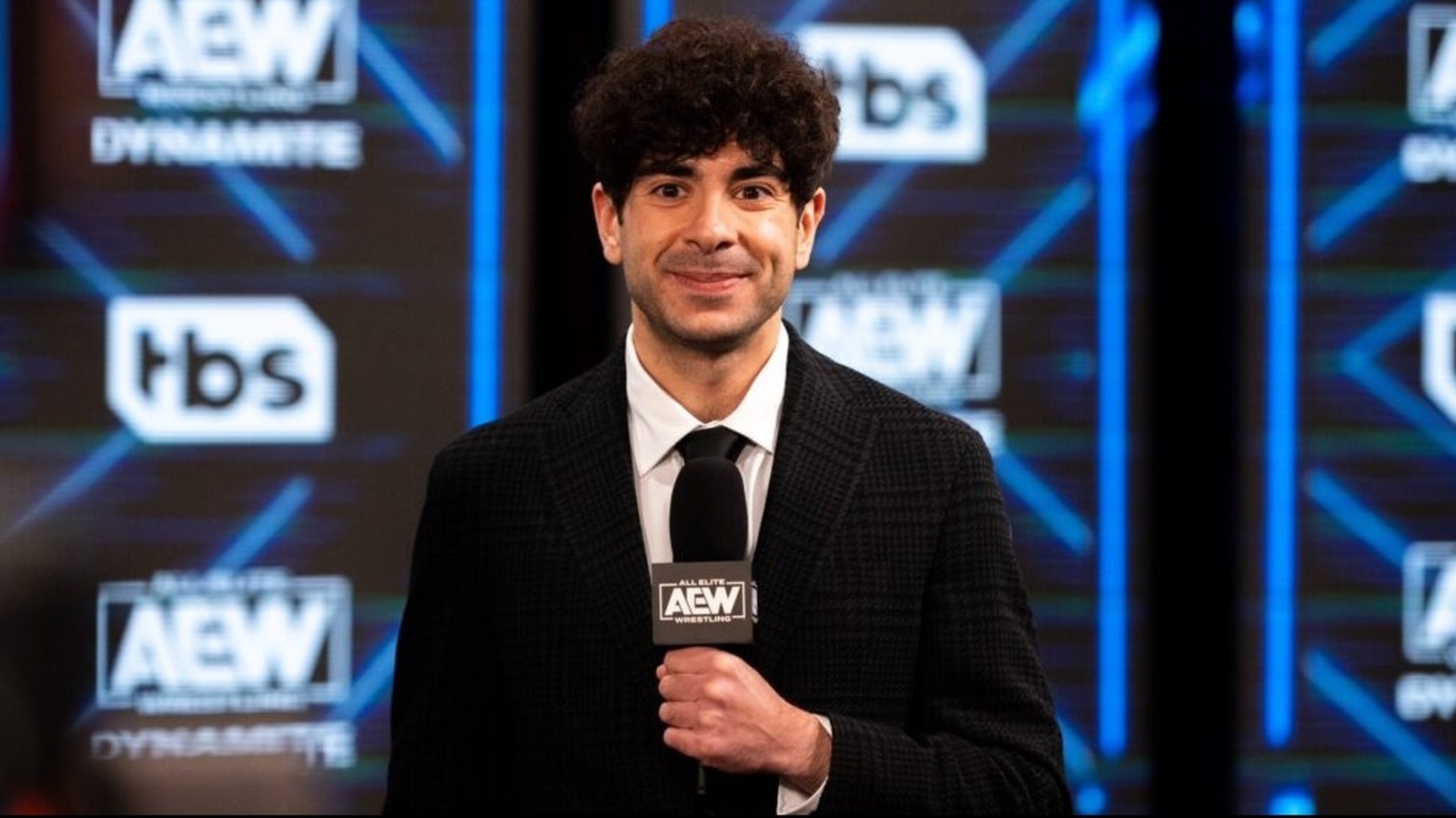 Informe detrás del escenario sobre el final fallido durante un partido de título de puerta prohibida AEW