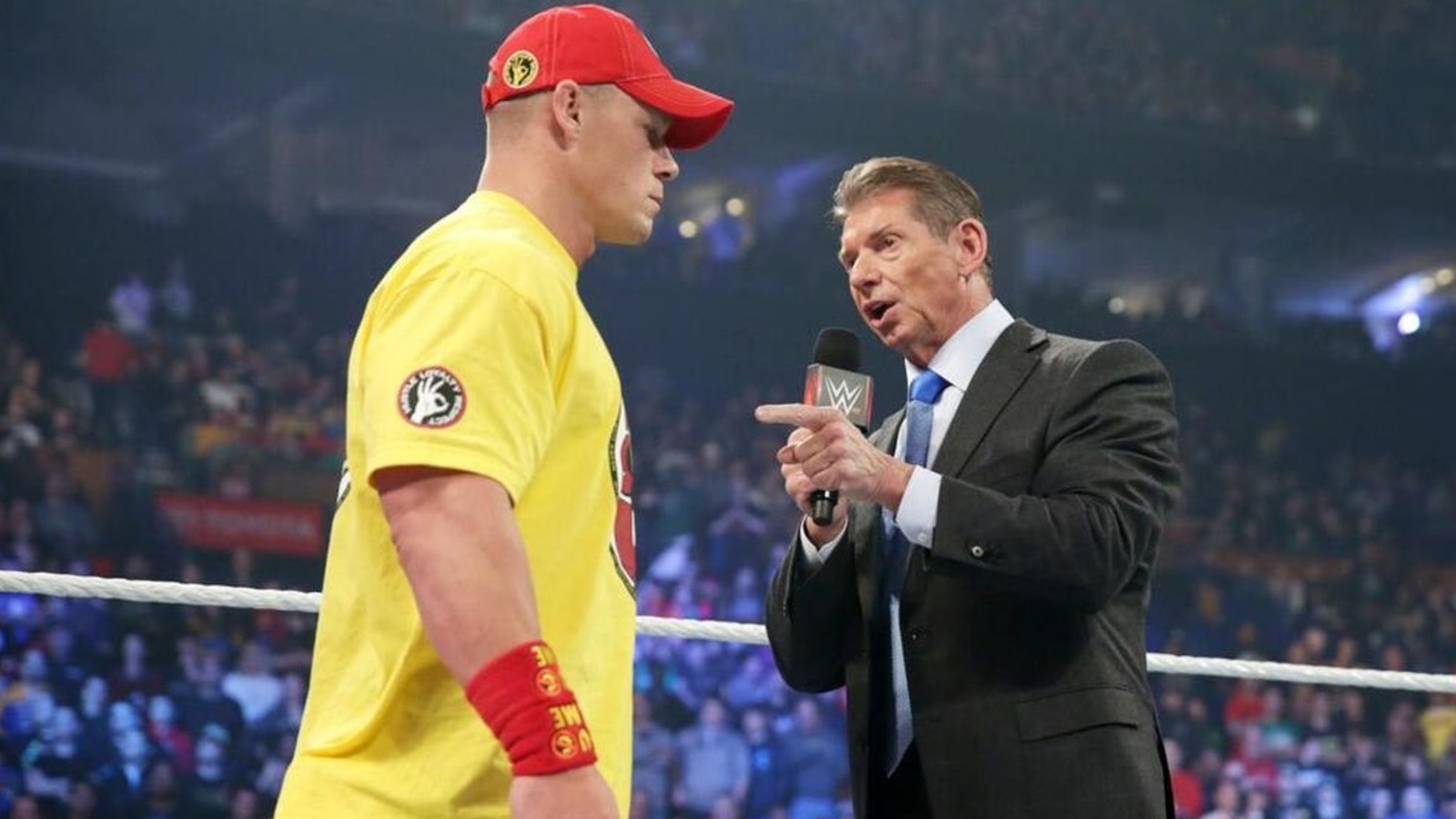 John Cena Entre la actual WWE Stars celebrando el 80 cumpleaños de Vince McMahon