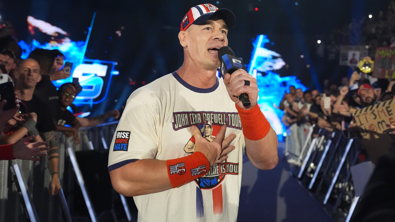 John Cena se disculpa con el joven fanático del extranjero que insultó como talón en WWE Smackdown