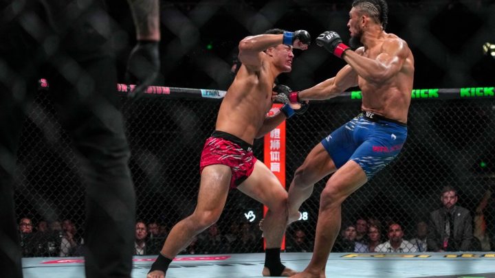 Johnny Walker niega el toque de guante fingido en UFC Shanghai, cree que rompió la pierna de Zhang Mingyang