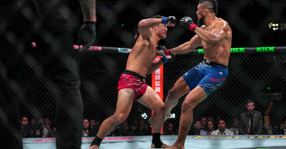 Johnny Walker niega el toque de guante fingido en UFC Shanghai, cree que rompió la pierna de Zhang Mingyang