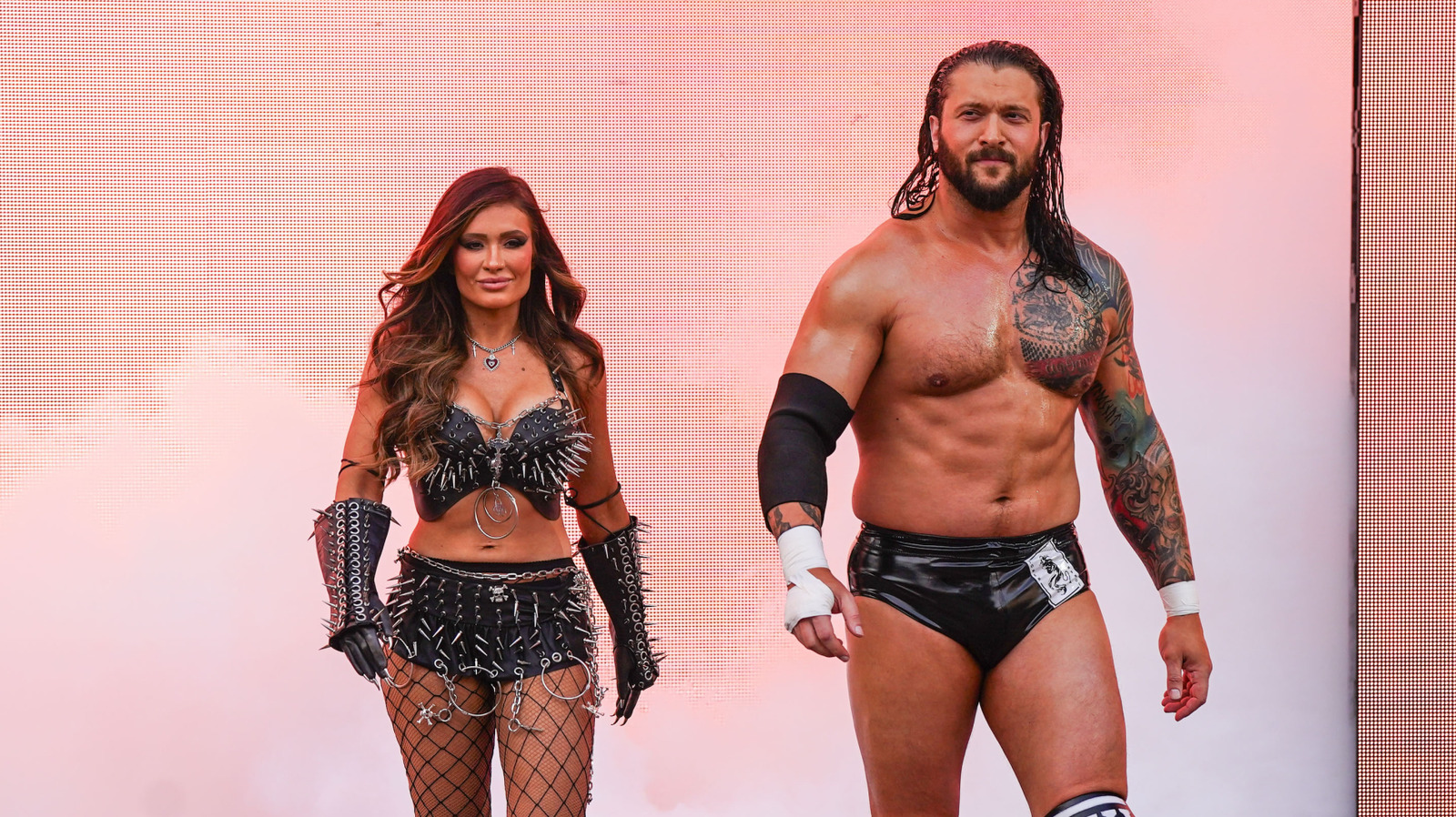 Karrion Kross, Scarlett, no detrás del escenario en WWE Raw antes de la expiración del contrato