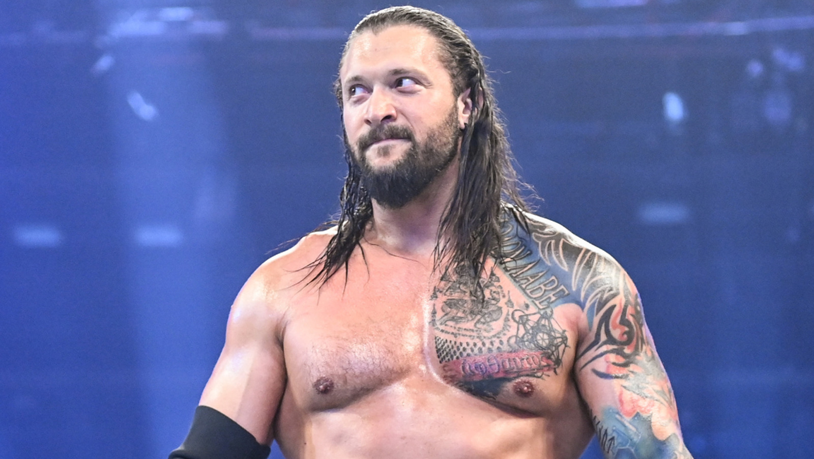 Karrion Kross no ha hablado con Triple H sobre el lanzamiento, dice WWE, representando el representante entre ellos