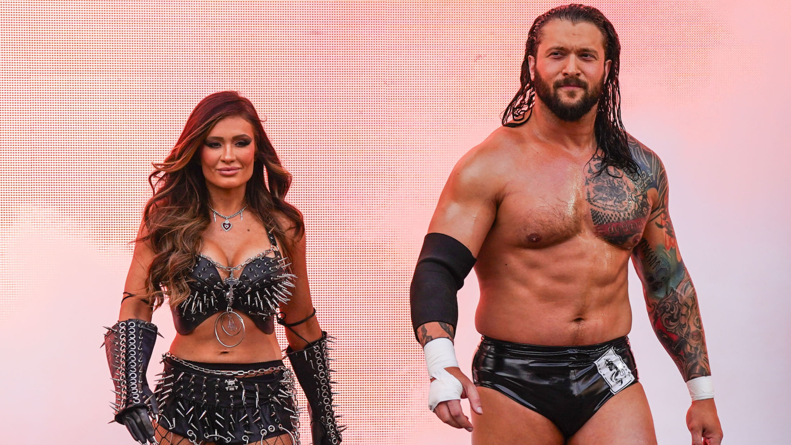 Karrion Kross y Scarlett se mudaron a la página de ex alumnos de la WWE, a medida que caducan los contratos