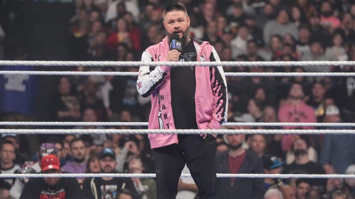 Kevin Owens de WWE reacciona al embarazo de Naomi, espera que el bebé no salga como una línea de sangre