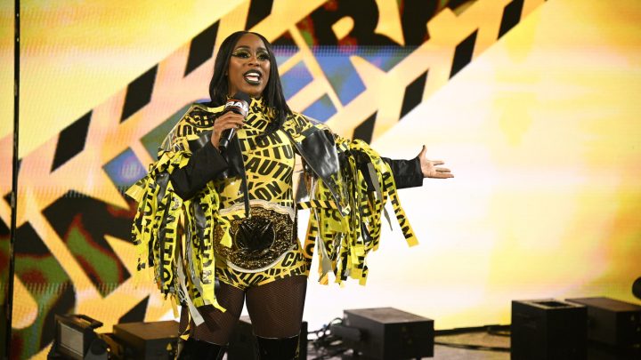 La aparición de Naomi anunció para la WWE Raw del lunes como preguntas sobre su estatus persistente