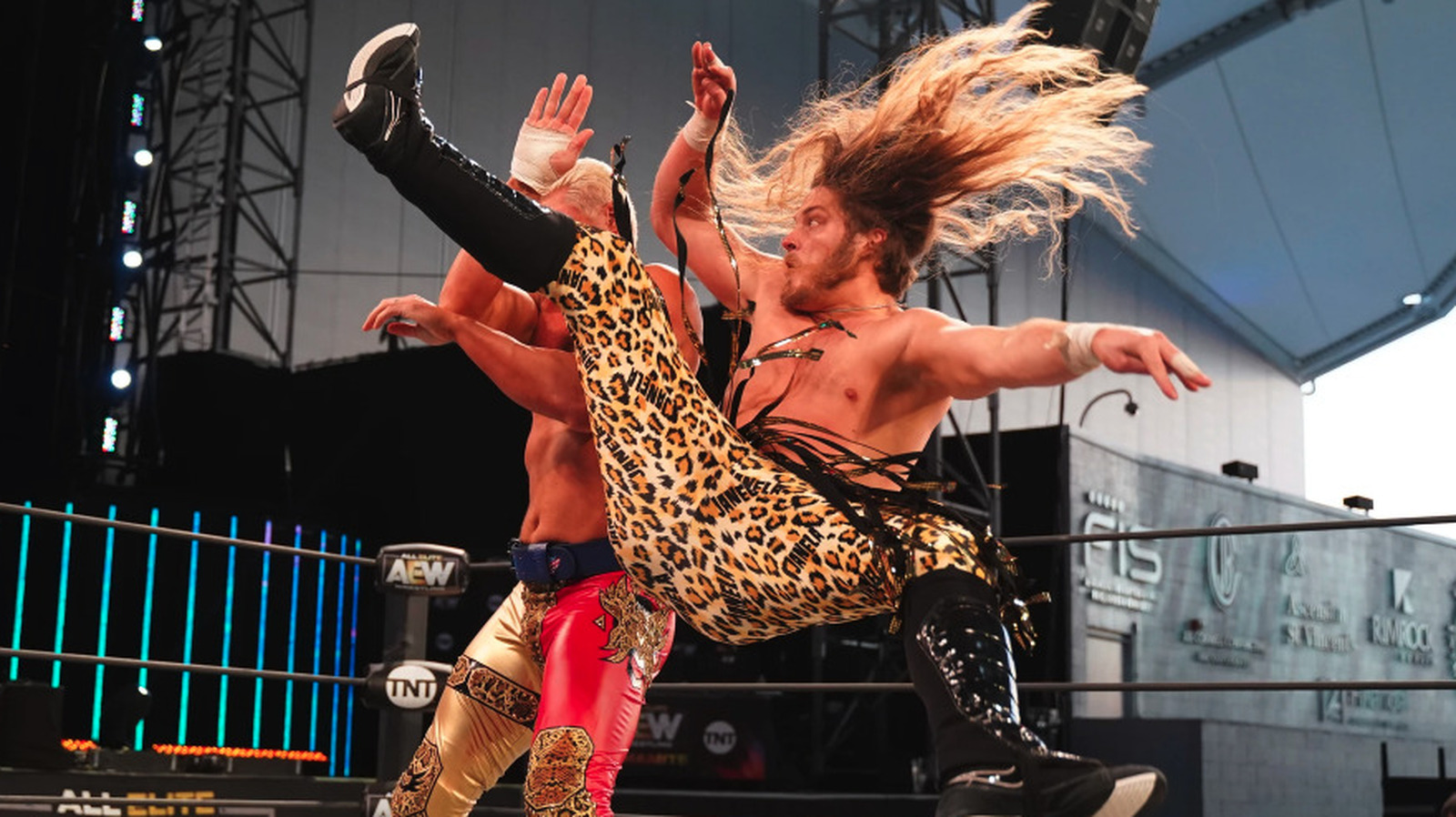 La ex estrella de AEW, Joey Janela, dice que se le pidió que estuviera en el poder y dijo 'F *** No'