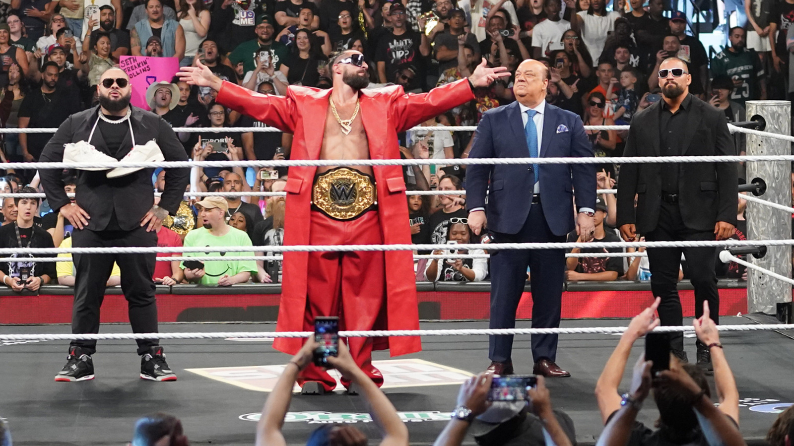 La facción de Seth Rollins saca Roman Reigns, CM Punk después de la defensa del título de WWE Raw DQ