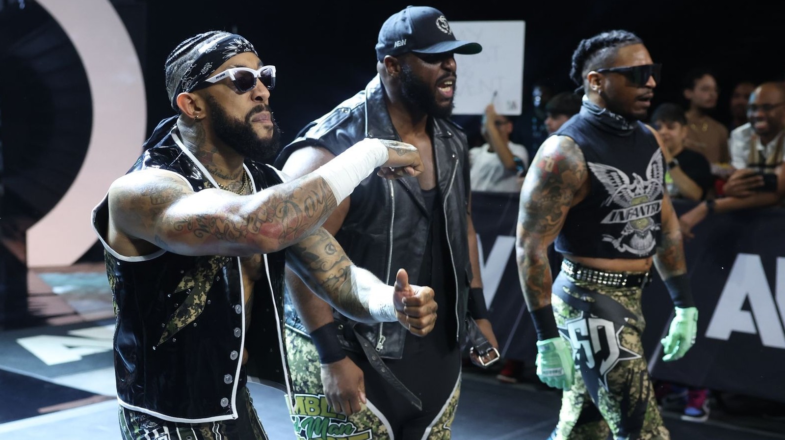 Las promociones de Shane Taylor ganan títulos de etiquetas de seis hombres al muerte antes de deshonrar 2025