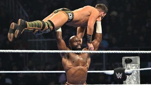 Lesiones de la estrella de la WWE Apolo Crews que trabajan en el ring en la mazmorra
