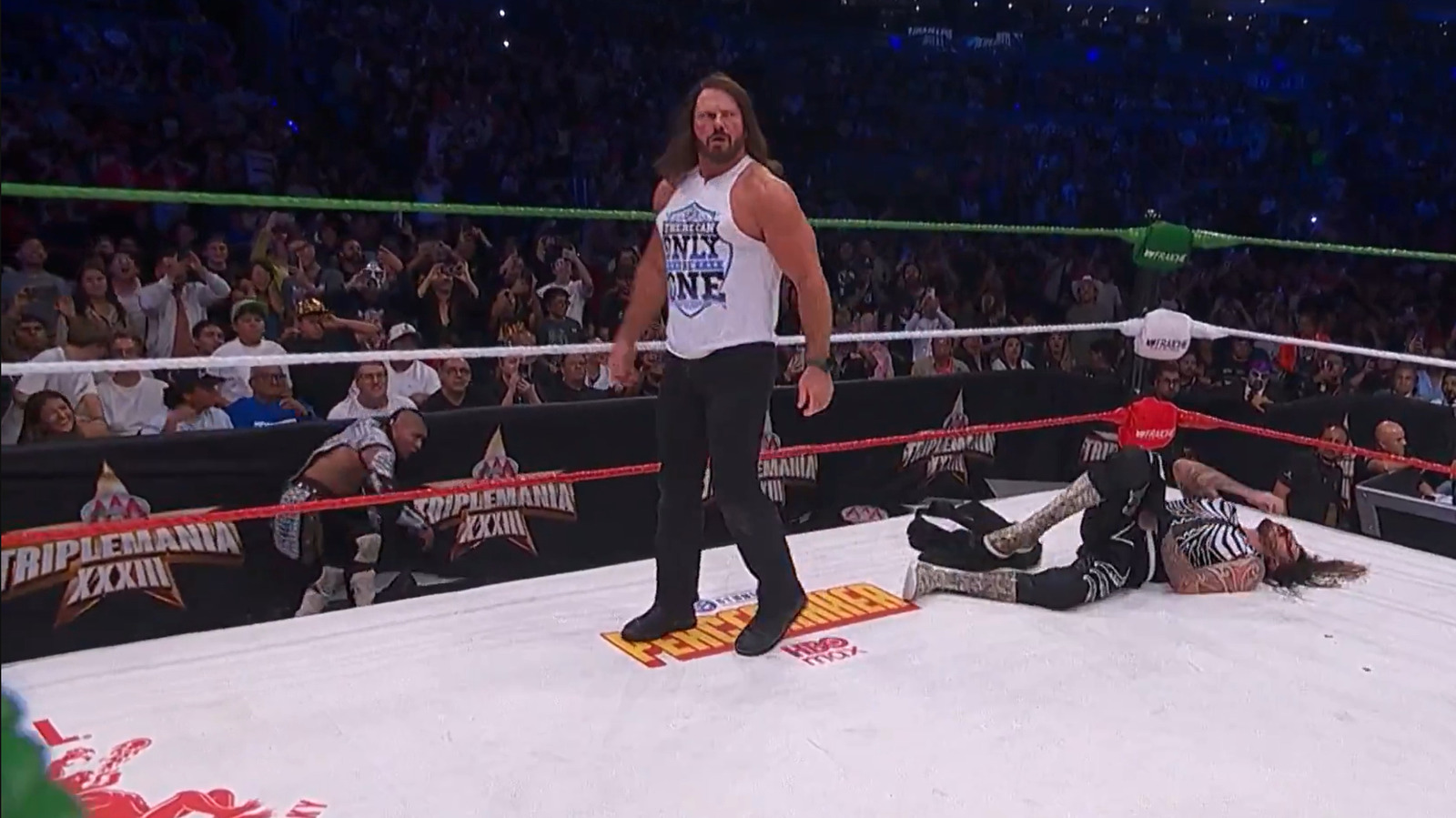 Los estilos AJ de WWE ayudan a Hijo del Vikeingo Pin Dominik Mysterio en AAA Triplemania xxxiii