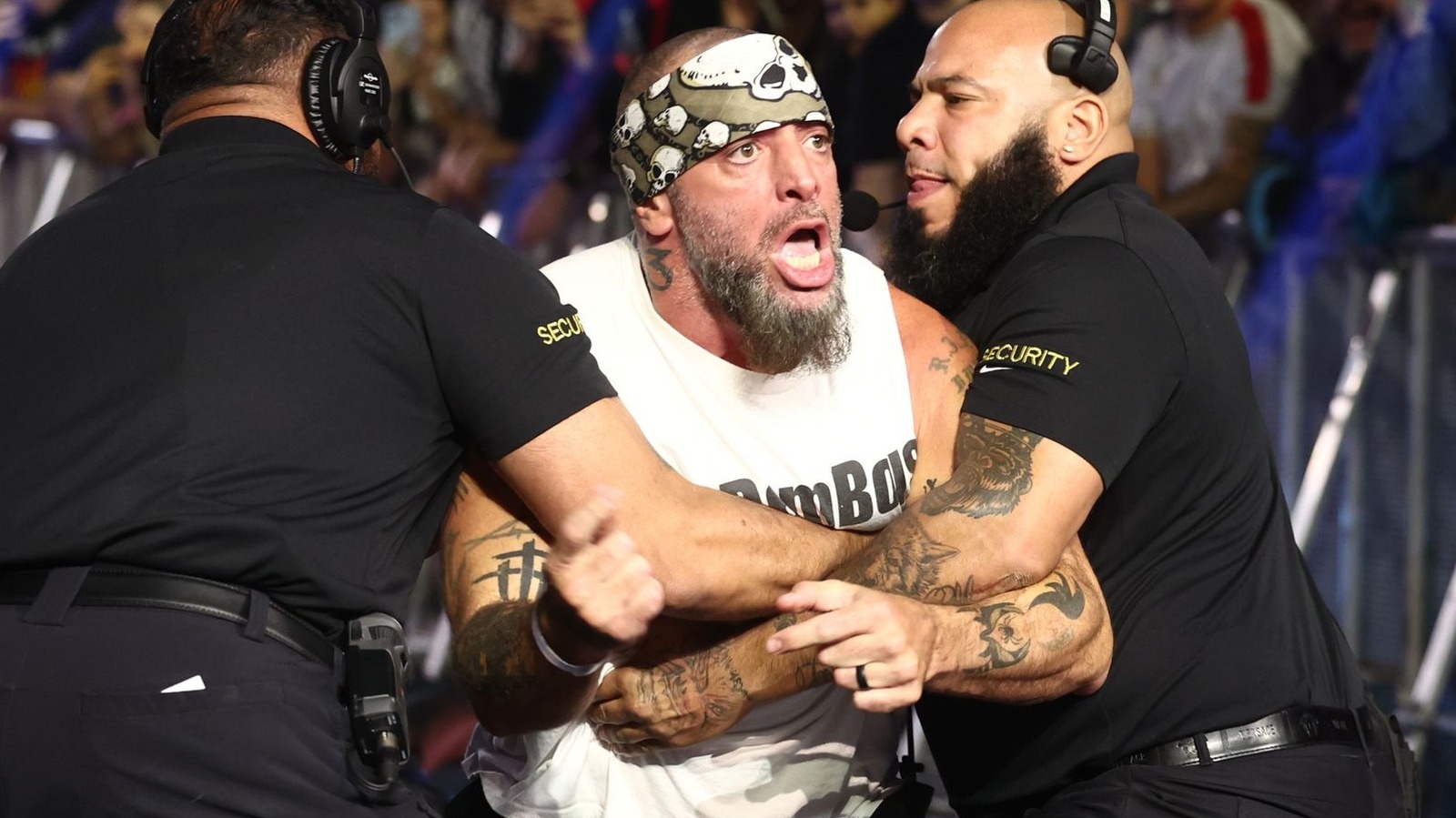 Mark Briscoe presenta el noveno niño en una dinamita AEW