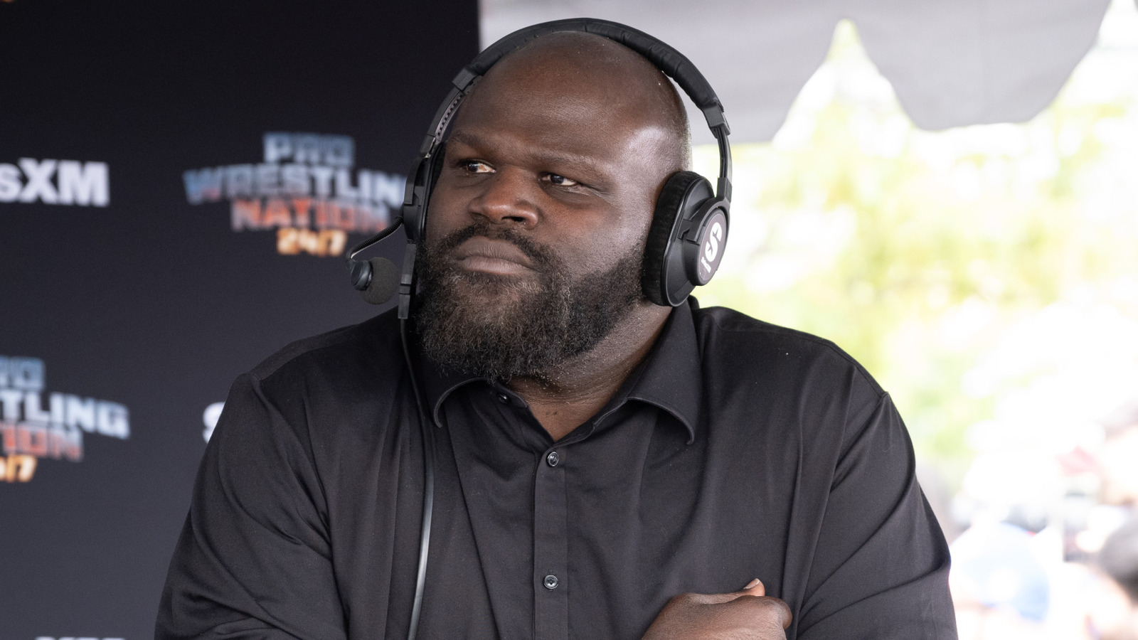 Mark Henry envía un mensaje conmovedor a la WWE Star Bayley después de una viñeta cruda emocional