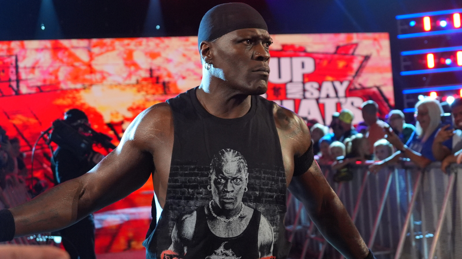 Por qué R-Truth dice que es "confuso y difícil" discutir la situación del contrato de la WWE 2025