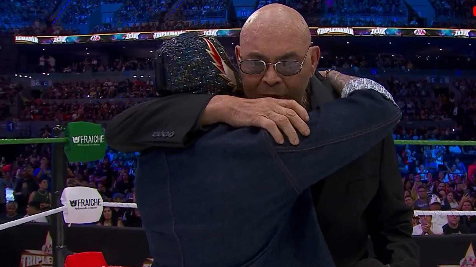 Rey Mysterio induce a Konnan al Salón de la Fama de AAA en Triplemanía xxxii