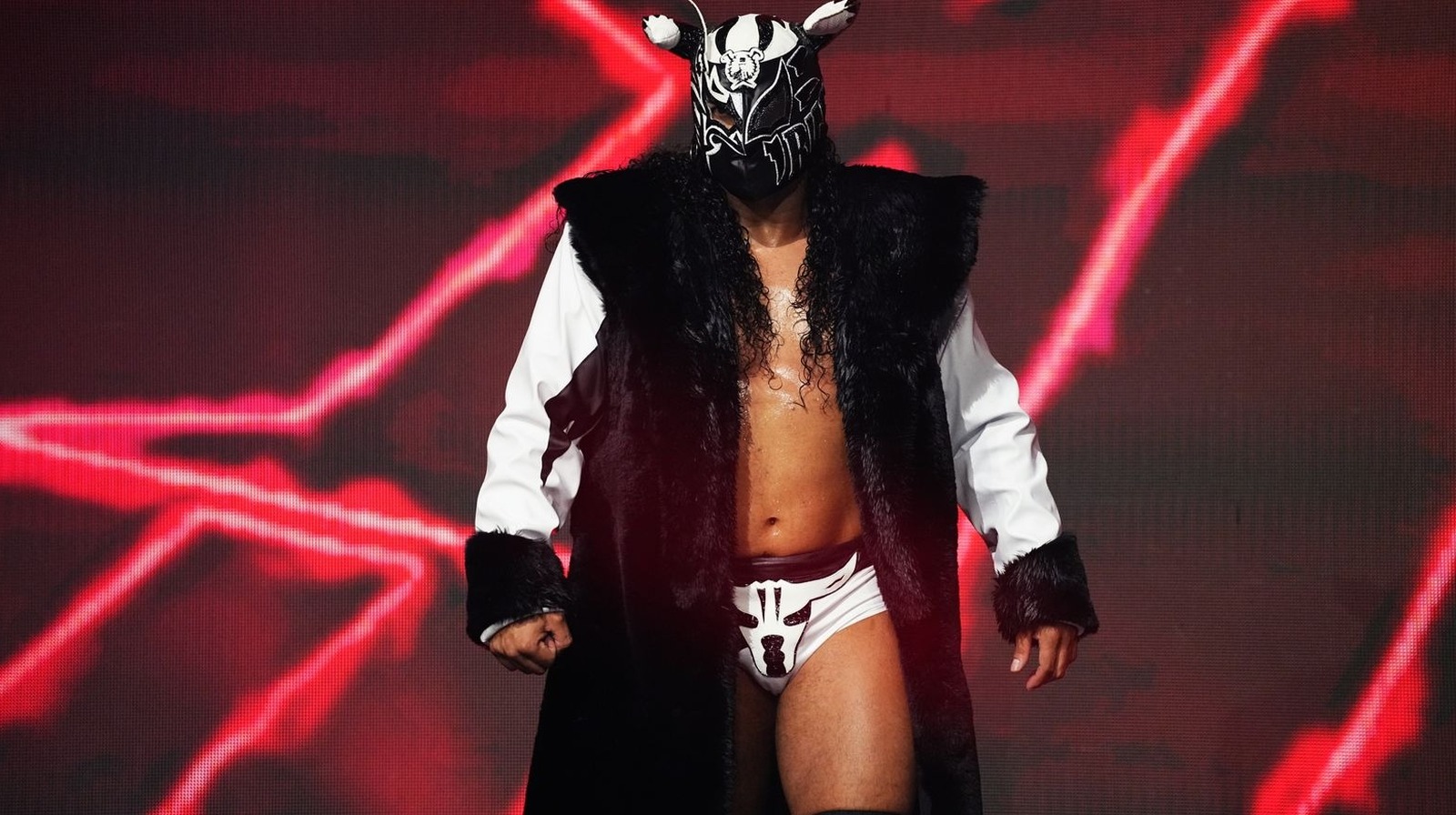 Rush se convierte en Roh Tag Champ al morir antes de deshonrar; Primer título desde que llegó a AEW