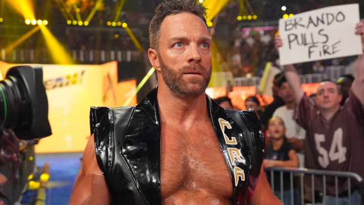 Según los informes, La Knight oficialmente en WWE Raw, fue "comercializado" de Smackdown por Sami Zayn