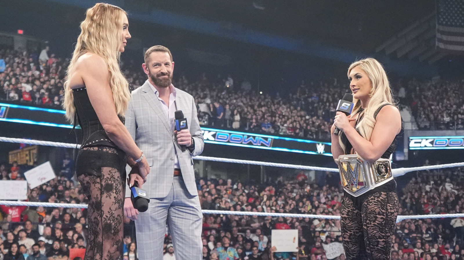 Tiffany Stratton de WWE se abre a salir del guión con Charlotte Flair