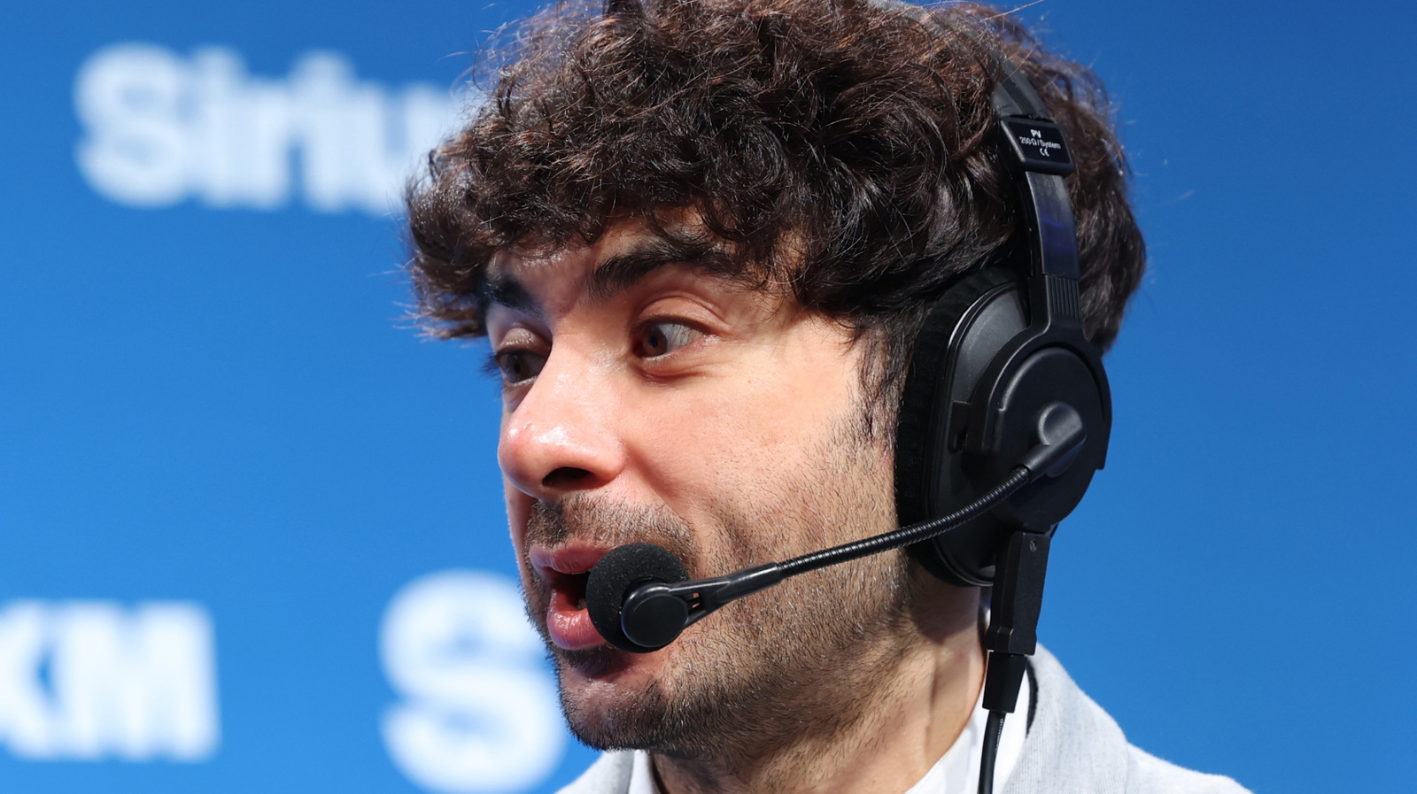 Tony Khan abre con mayor detalle hasta el proceso creativo AEW, escritores en la habitación