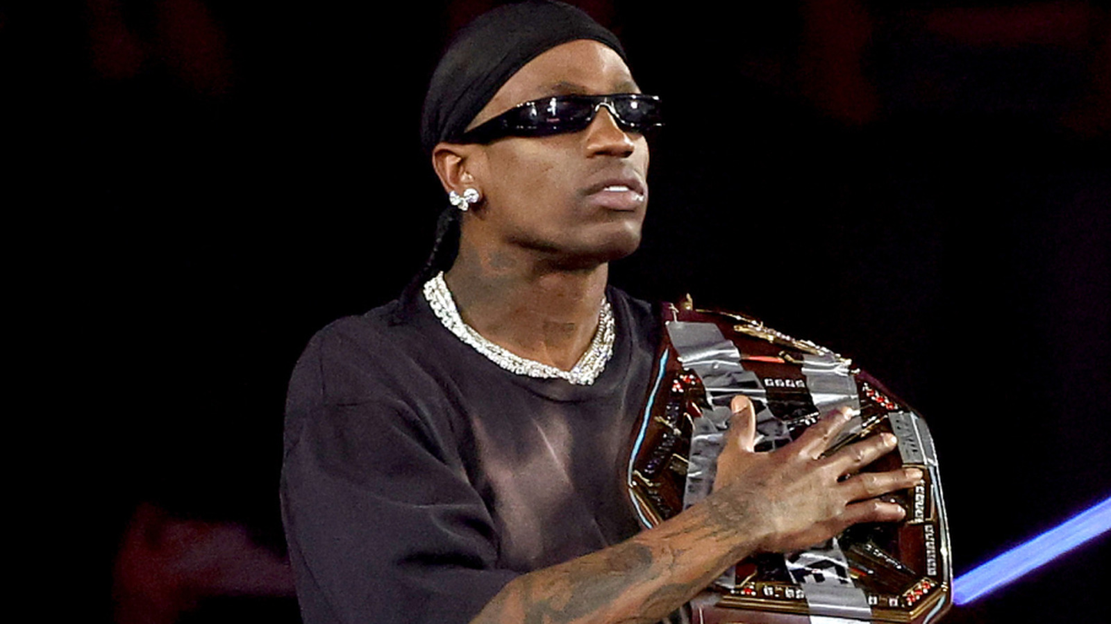 Travis Scott merece tomar una lanza Bron Breakker como Ishowspeed