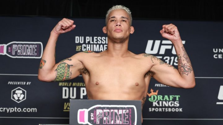 UFC 319 pierde pelea de peso mediano solo unas horas antes del evento