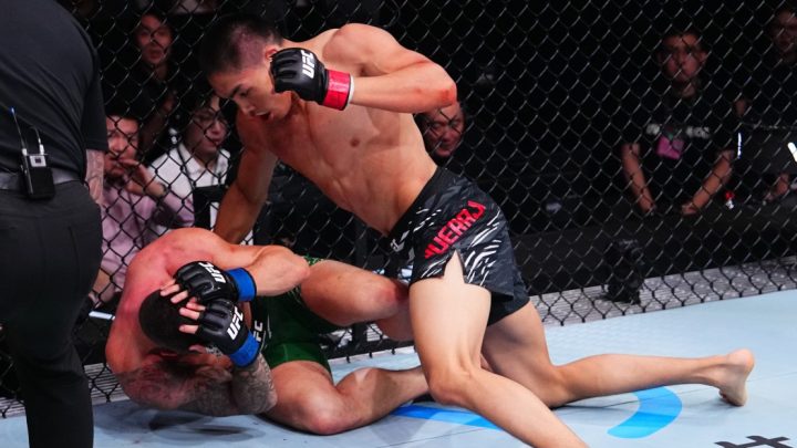 UFC Shanghai Video: Taiyilake Nueraji explota Kiefer Crosbie con rodilla ilegal, termina la pelea momentos después