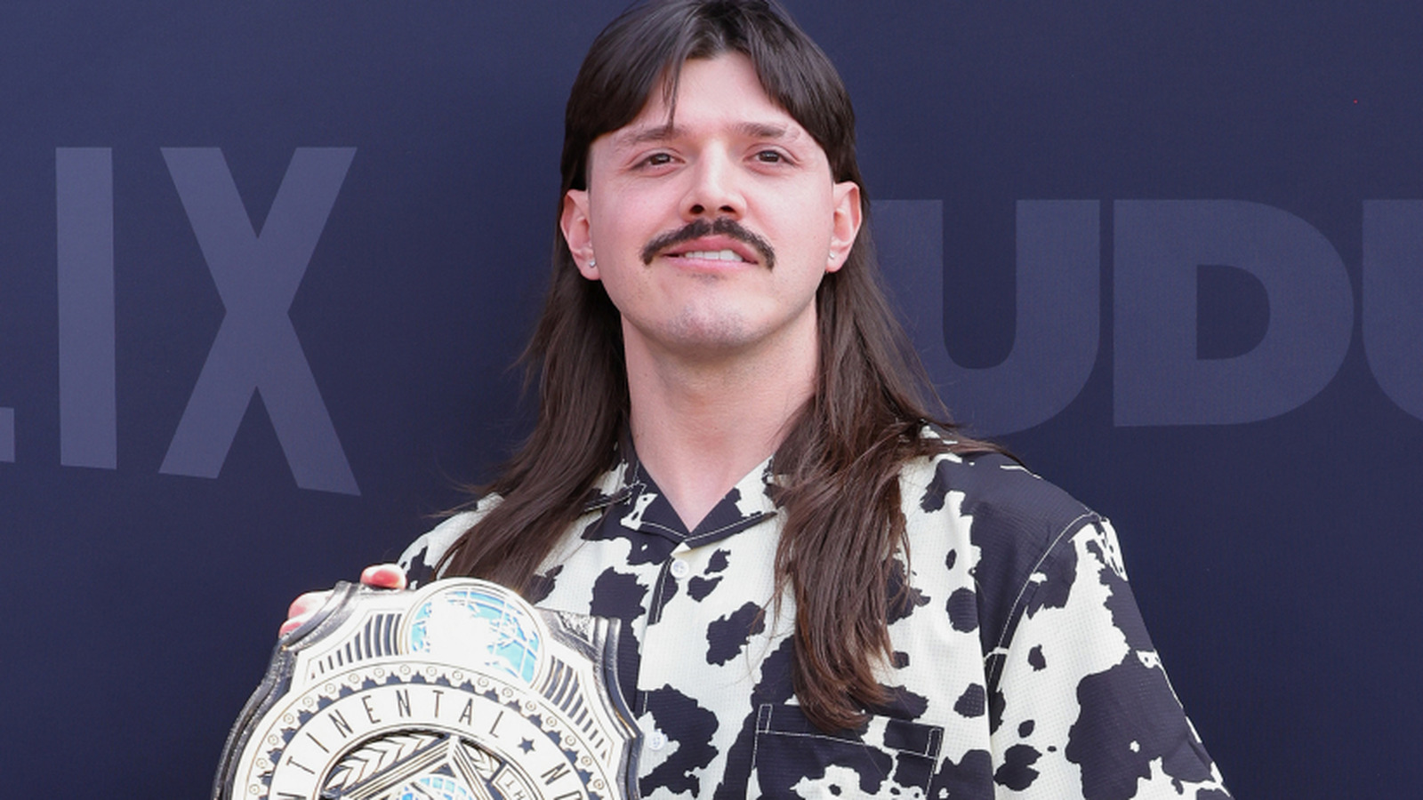 WWE IC Champ Dominik Mysterio está considerando traer de vuelta el color del cabello de la infancia