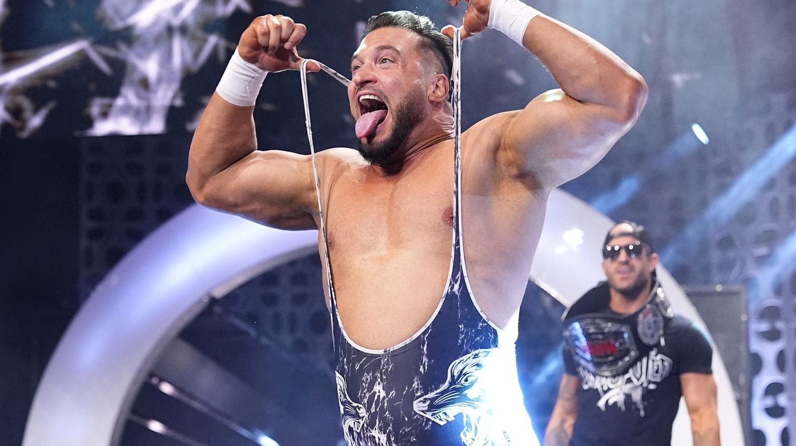 Wardlow regresa a AEW, se une a DCF, ataca a Swerve Strickland después de la pérdida de puerta prohibida