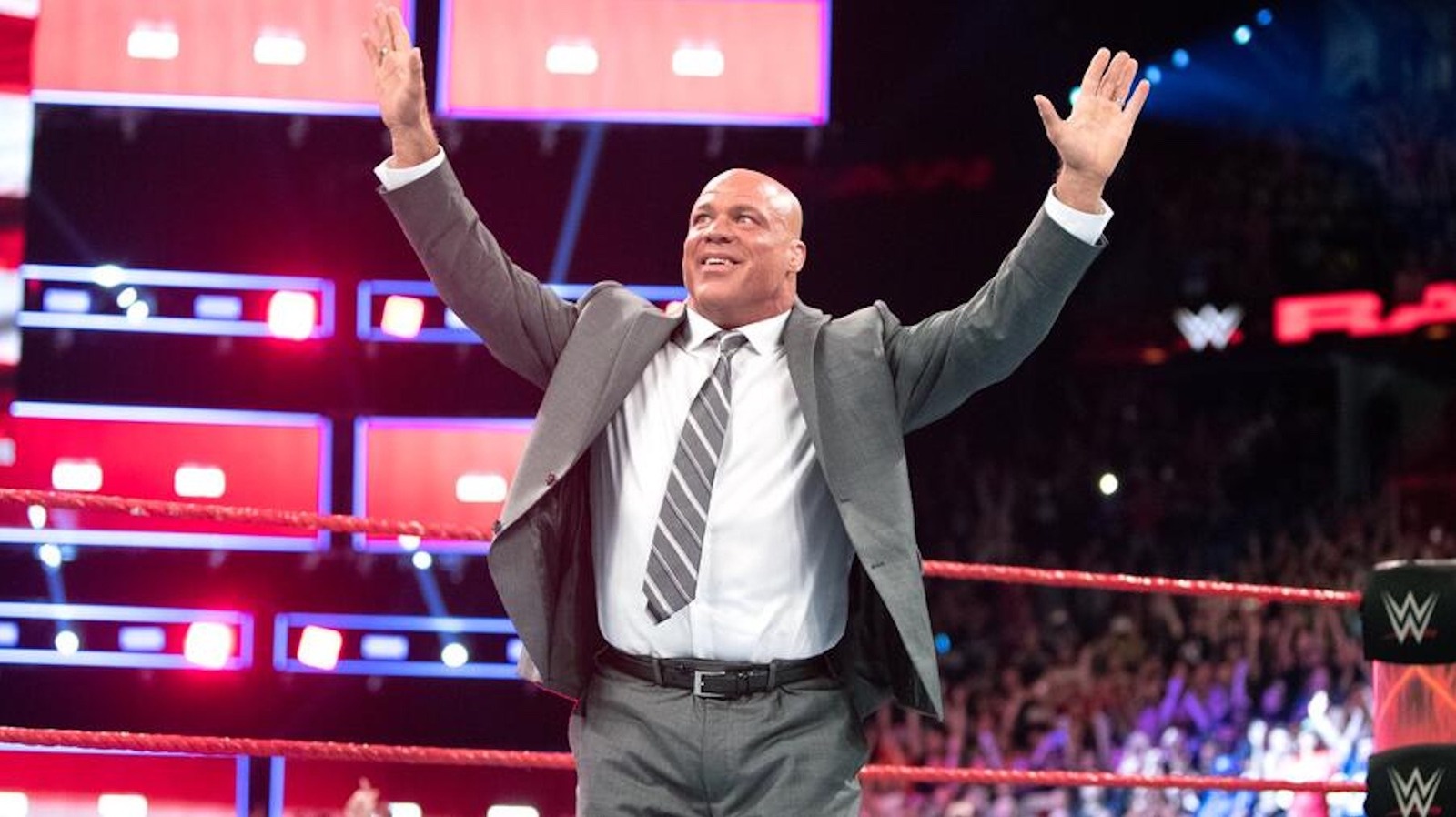 El miembro del Salón de la Fama de la WWE, Kurt Angle, reflexiona sobre la lucha libre de Owen Hart días antes de su muerte