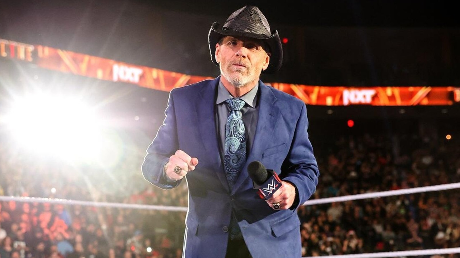 El miembro del Salón de la Fama de la WWE, Shawn Michaels, dice que está reemplazando ambas rodillas