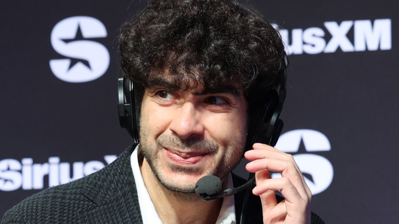 AEW STAR SALA CURCURACIÓN DE FUSIÓN ESPinal, dice Tony Khan pagó el procedimiento y la rehabilitación