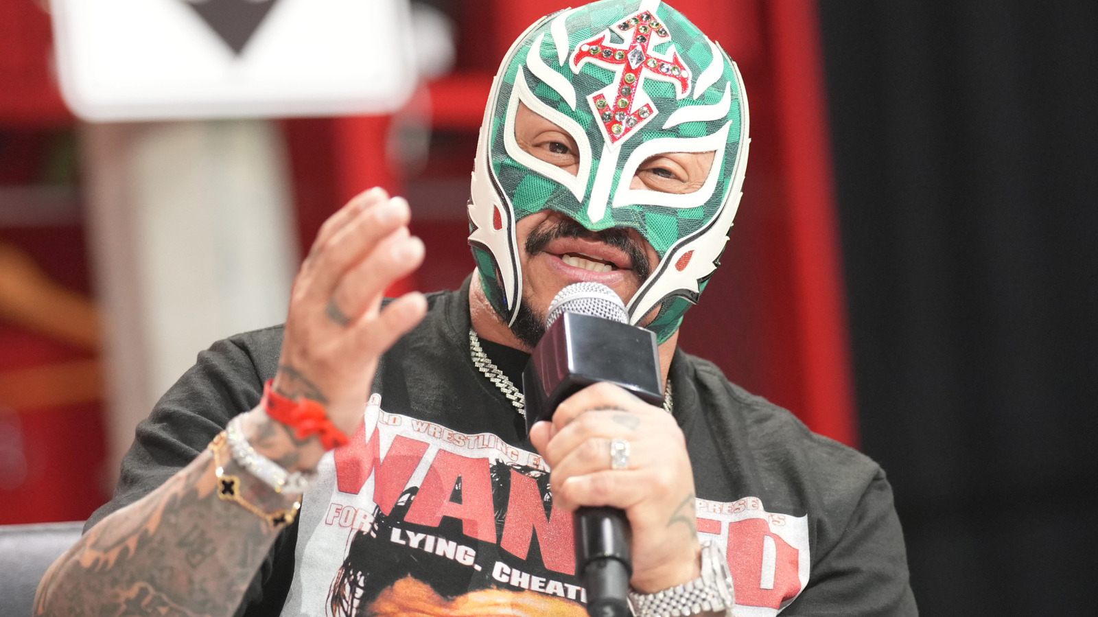 Actualización de lesiones sobre el miembro del Salón de la Fama de la WWE Rey Mysterio antes del último Worlds de AAA COLLIDE
