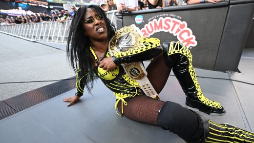 Booker T cree que WWE debería poner el título del mundo de las mujeres en esta estrella después de que Naomi se desocupe