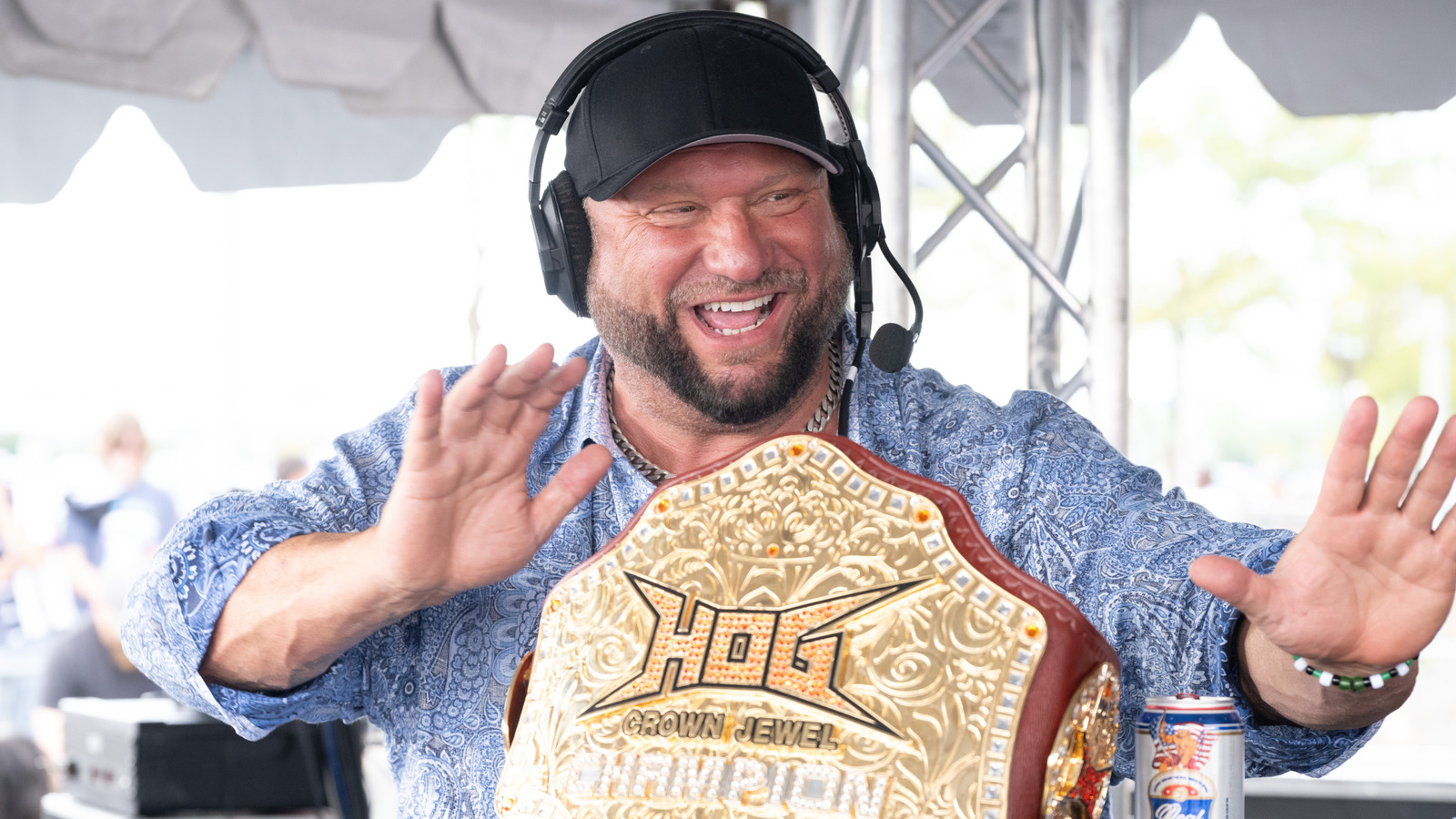 Bully Ray Detalles aplastando la carne de res detrás del escenario con el ex estrella de la WWE Sr. Anderson