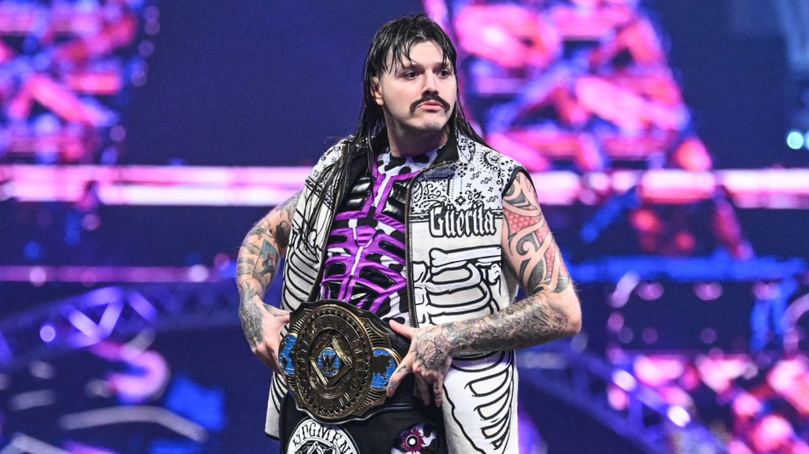 El campeón intercontinental de la WWE, Dominik Mysterio, gana el título de mega AAA en Worlds Collide