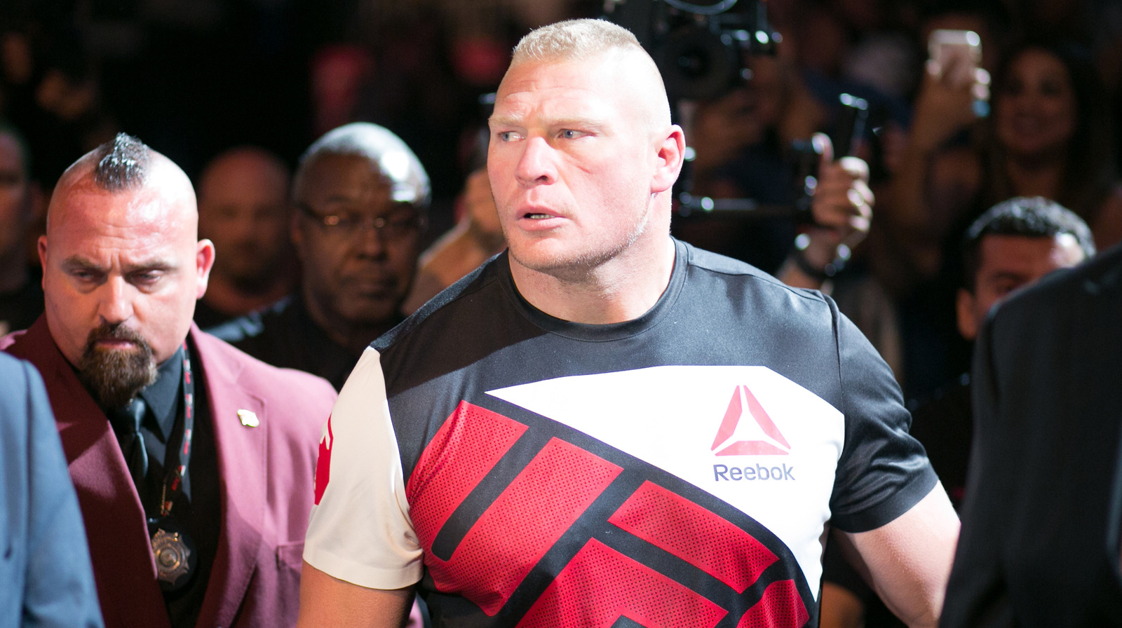 El ex campeón de UFC cree que Brock Lesnar regresó a la WWE para evadirlo