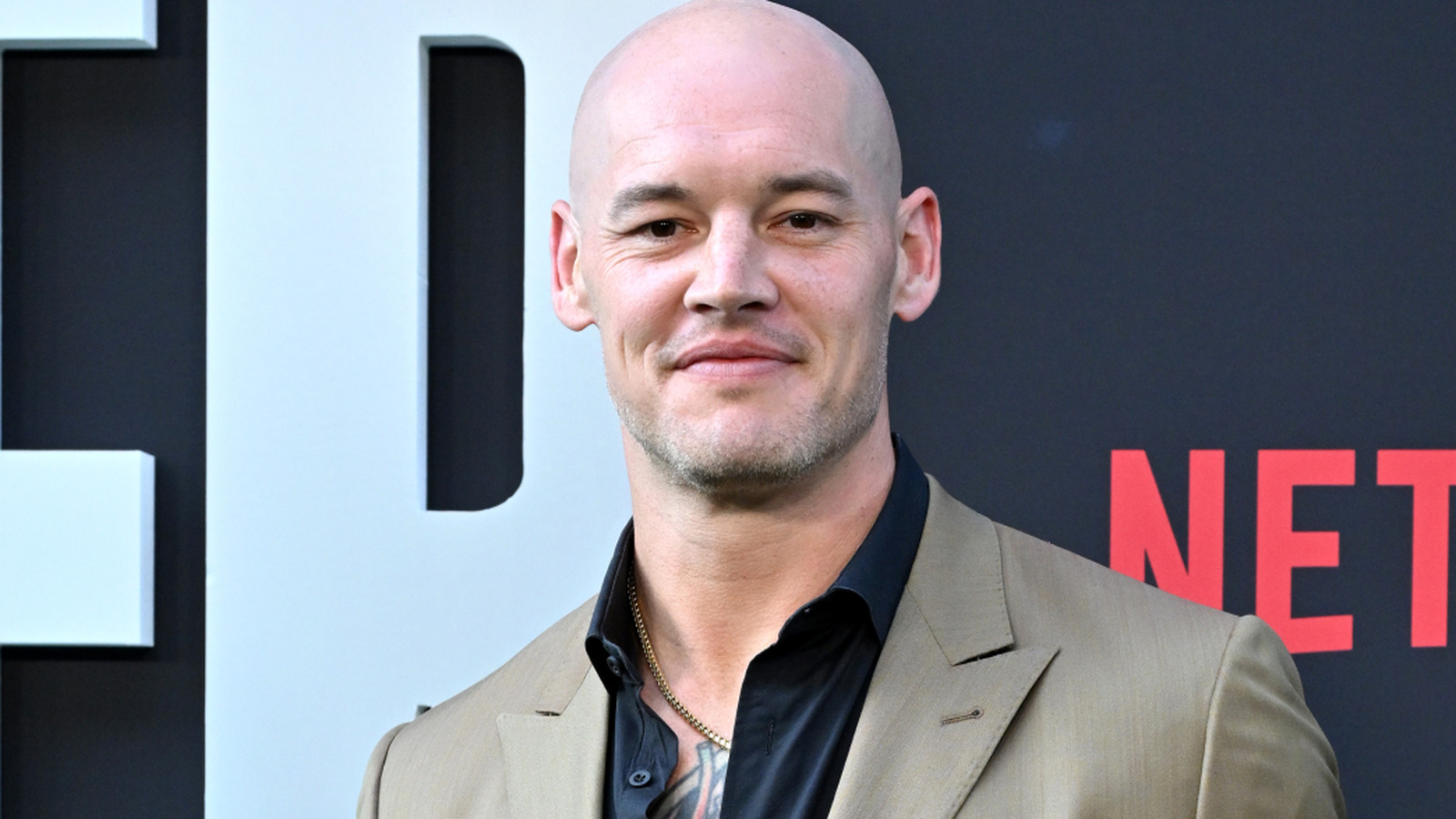 El obispo Dyer dice que pagaría dinero para estar en el ring con esta estrella 'explosiva' aw