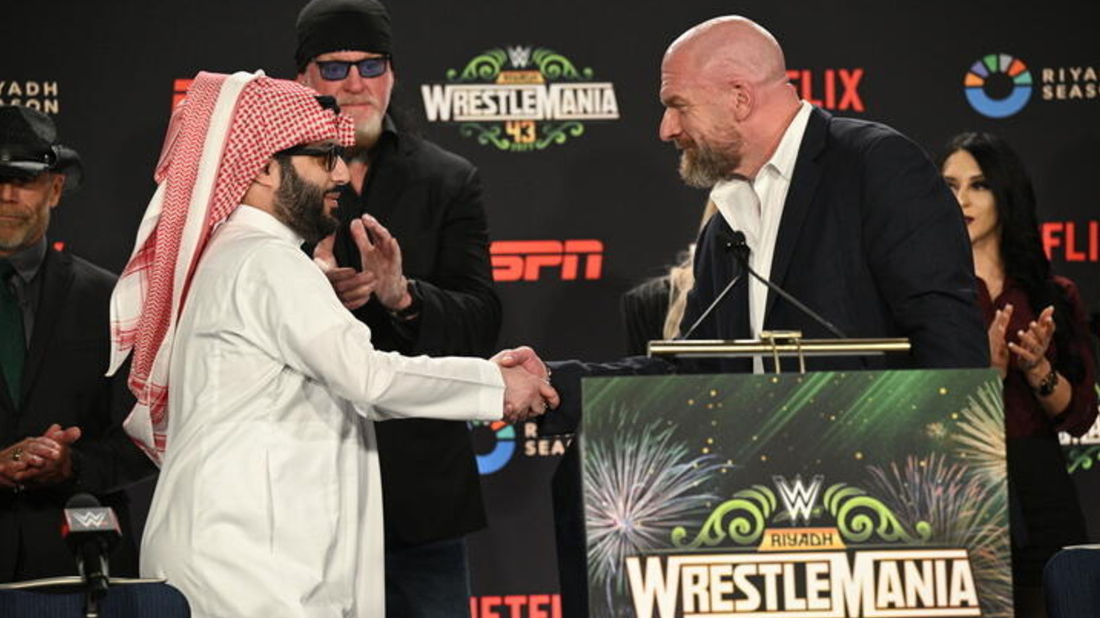 Eric Bischoff aborda la razón cultural detrás de la WWE WrestleMania 43 reacción