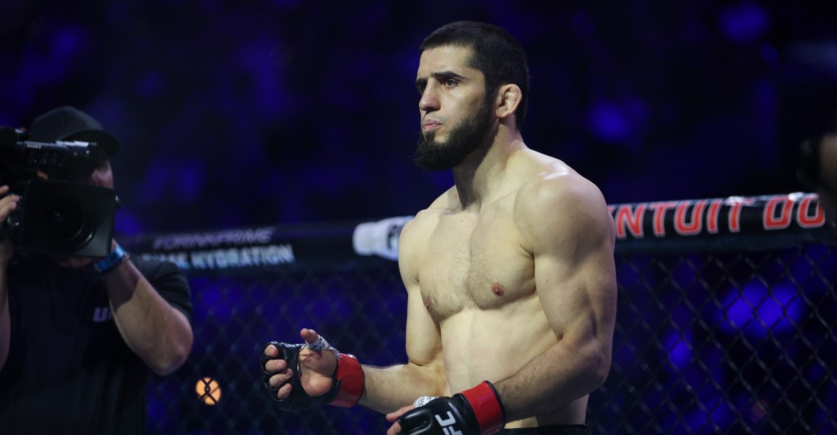 Islam Makhachev se abre como un favorito de apuestas considerable en el evento principal de UFC 322