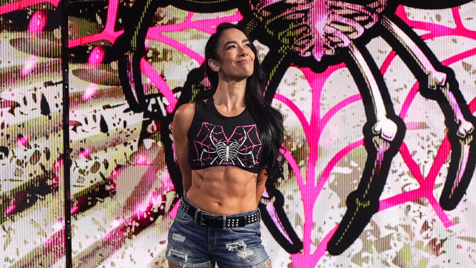 La ex estrella de la WWE, CJ Perry, se vuelve loca por la promoción de regreso de AJ Lee en Raw
