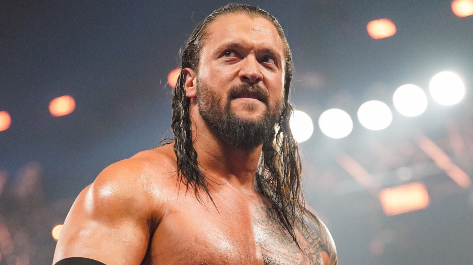 La ex estrella de la WWE, Karrion Kross, discute el crecimiento personal de la escritura de memorias