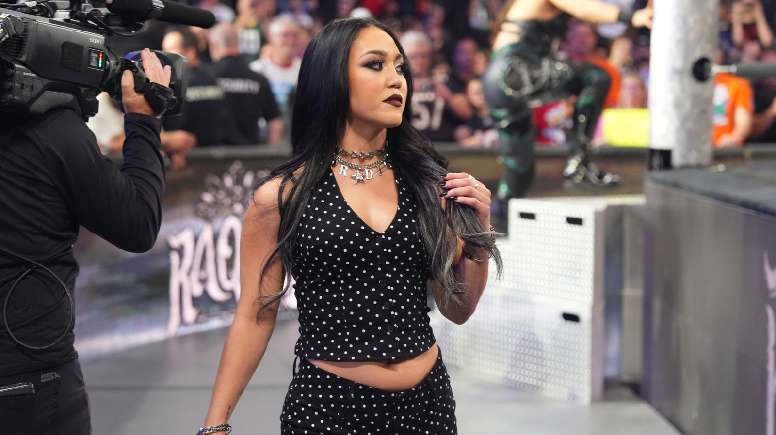 Resultados de WWE RAW 9/15 - Becky Lynch & Seth Rollins se reúne con AJ Lee & CM Punk, Roxanne Perez Faces Lyra Valkyria